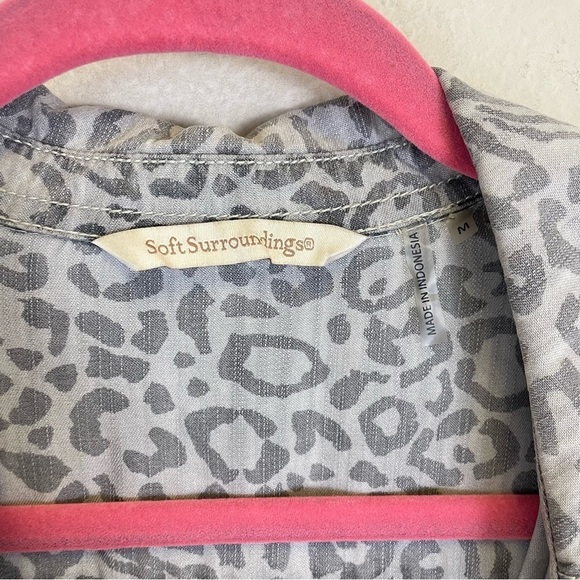 Soft Surroundings Chambray Cheetah Print Roll Tab Sleeve Button Up Grey Size M - Picture 2 of 7